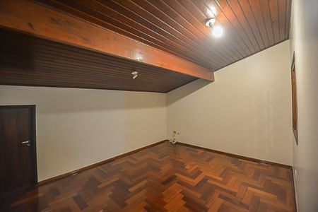 Casa à venda com 290m², 4 quartos e 4 vagas Casa à venda com 290m², 4 quartos e 4 vagasEscritório