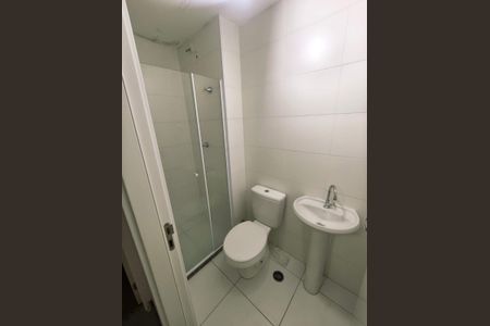 Banheiro de apartamento para alugar com 2 quartos, 32m² em Vila Carmosina, São Paulo