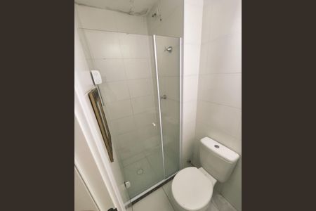 Banheiro de apartamento para alugar com 2 quartos, 32m² em Vila Carmosina, São Paulo