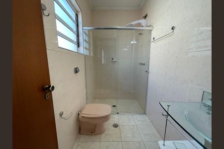 Casa para alugar com 160m², 4 quartos e 2 vagasBanheiro 2