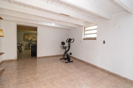 Casa para alugar com 132m², 2 quartos e 1 vagaPorão