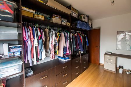 Casa de condomínio à venda com 488m², 4 quartos e 4 vagasSuíte 4