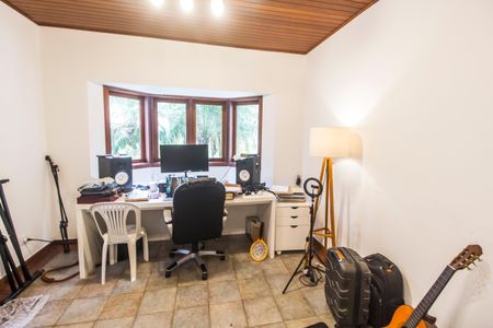 Casa de condomínio à venda com 488m², 4 quartos e 4 vagasEscritório