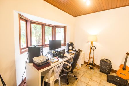 Casa de condomínio à venda com 488m², 4 quartos e 4 vagasEscritório