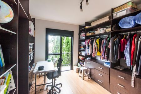 Casa de condomínio à venda com 488m², 4 quartos e 4 vagasSuíte 4