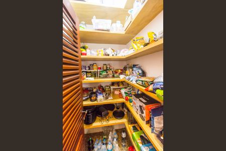 Casa de condomínio à venda com 488m², 4 quartos e 4 vagasDespensa