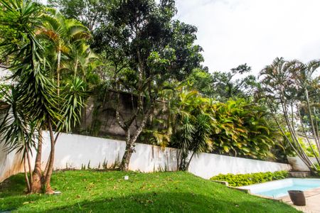 Casa de condomínio à venda com 488m², 4 quartos e 4 vagasQuintal
