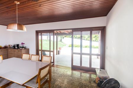 Casa de condomínio à venda com 488m², 4 quartos e 4 vagasSala 