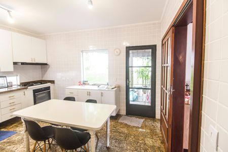 Casa de condomínio à venda com 488m², 4 quartos e 4 vagasCozinha