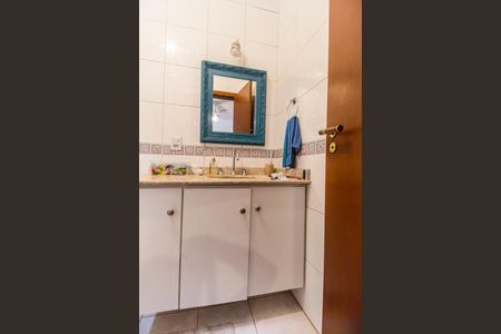 Casa de condomínio à venda com 488m², 4 quartos e 4 vagasBanheiro da Suíte