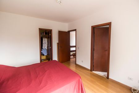 Casa de condomínio à venda com 488m², 4 quartos e 4 vagasSuíte 3