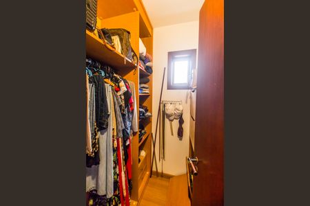 Casa de condomínio à venda com 488m², 4 quartos e 4 vagasCloset da suíte