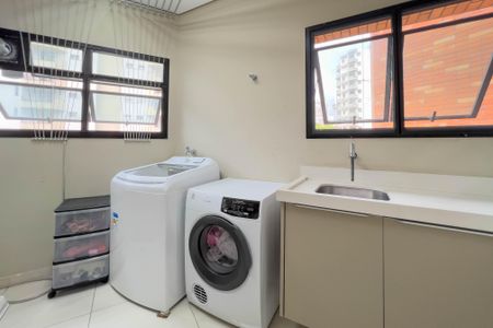 Apartamento à venda com 127m², 3 quartos e 2 vagasÁrea de serviço 