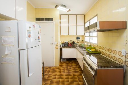 Apartamento para alugar com 196m², 3 quartos e 1 vaga