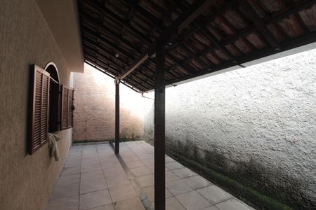 Casa à venda com 360m², 3 quartos e 4 vagasCorredor Externo