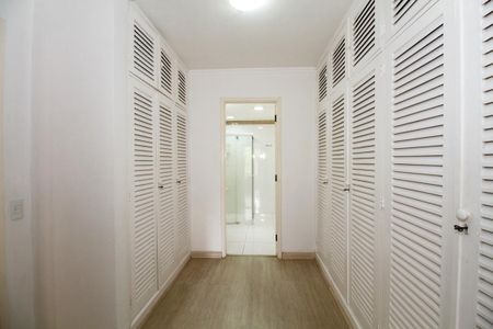 Closet da Suíte de apartamento para alugar com 1 quarto, 59m² em Jardim Paulista, São Paulo
