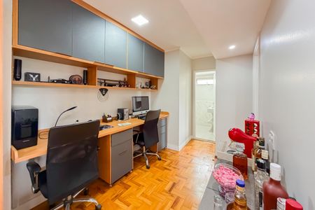 Apartamento à venda com 75m², 2 quartos e 1 vagaEscritório