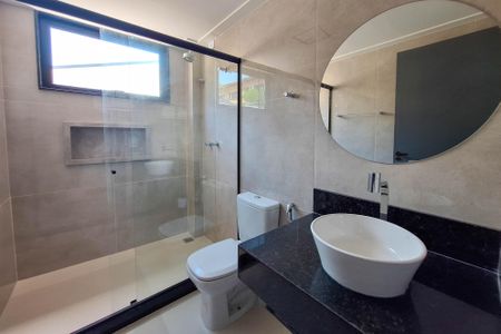 Casa à venda com 395m², 7 quartos e 5 vagasBanheiro da Suíte 4