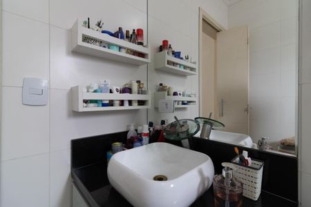 Casa à venda com 339m², 4 quartos e 2 vagas Casa à venda com 339m², 4 quartos e 2 vagasBanheiro da Suíte 1