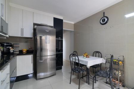 Casa à venda com 339m², 4 quartos e 2 vagas Casa à venda com 339m², 4 quartos e 2 vagasCozinha