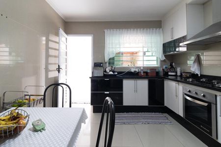 Casa à venda com 339m², 4 quartos e 2 vagas Casa à venda com 339m², 4 quartos e 2 vagasCozinha