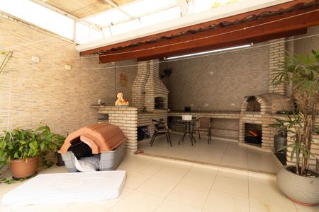 Casa à venda com 339m², 4 quartos e 2 vagas Casa à venda com 339m², 4 quartos e 2 vagasEspaço Gourmet