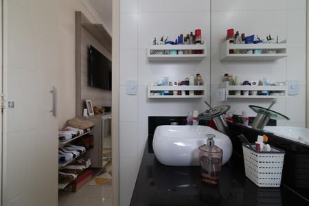 Casa à venda com 339m², 4 quartos e 2 vagas Casa à venda com 339m², 4 quartos e 2 vagasBanheiro da Suíte 1