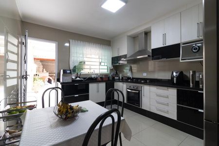 Casa à venda com 339m², 4 quartos e 2 vagas Casa à venda com 339m², 4 quartos e 2 vagasCozinha