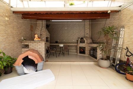 Casa à venda com 339m², 4 quartos e 2 vagas Casa à venda com 339m², 4 quartos e 2 vagasEspaço Gourmet