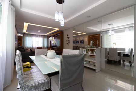 Casa à venda com 339m², 4 quartos e 2 vagas Casa à venda com 339m², 4 quartos e 2 vagasSala