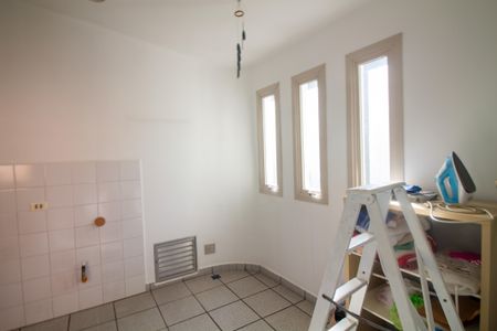 Casa à venda com 555m², 3 quartos e 6 vagas Casa à venda com 555m², 3 quartos e 6 vagasÁrea de Serviço