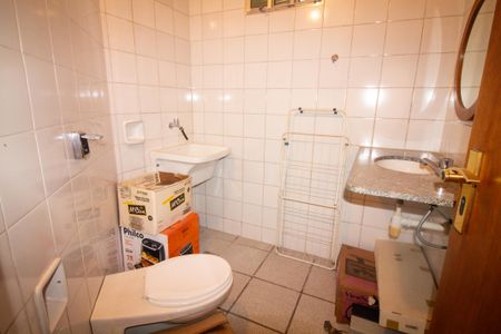 Casa à venda com 555m², 3 quartos e 6 vagas Casa à venda com 555m², 3 quartos e 6 vagasBanheiro do Salão