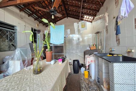 Casa à venda com 390m², 3 quartos e 2 vagasÁrea de Serviço