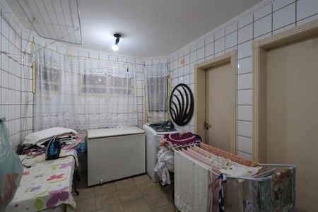 Casa de condomínio para alugar com 450m², 4 quartos e 6 vagasÁrea de Serviço