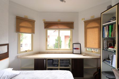 Casa de condomínio para alugar com 450m², 4 quartos e 6 vagasQuarto 2 - Suíte