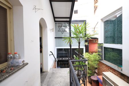 Casa de condomínio para alugar com 450m², 4 quartos e 6 vagasQuintal