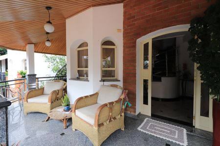 Casa de condomínio para alugar com 450m², 4 quartos e 6 vagasFachada