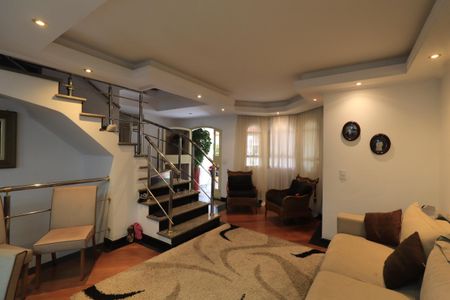 Sala de casa de condomínio para alugar com 4 quartos, 450m² em Vila Carrão, São Paulo