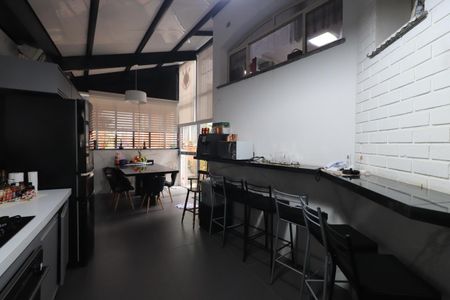 Casa de condomínio para alugar com 450m², 4 quartos e 6 vagasChurrasqueira