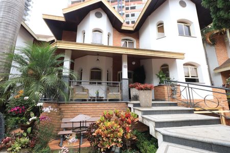 Casa de condomínio para alugar com 450m², 4 quartos e 6 vagasFachada