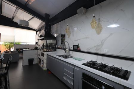 Casa de condomínio para alugar com 450m², 4 quartos e 6 vagasChurrasqueira