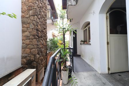 Casa de condomínio para alugar com 450m², 4 quartos e 6 vagasQuintal