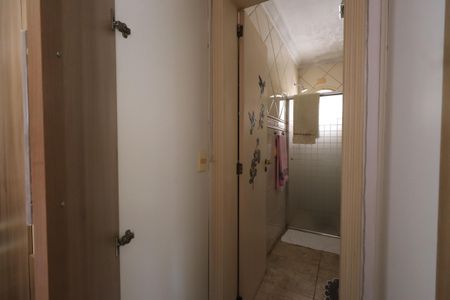 Casa de condomínio para alugar com 450m², 4 quartos e 6 vagasBanheiro da Suíte 1