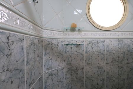 Casa de condomínio para alugar com 450m², 4 quartos e 6 vagasBanheiro da Suíte 3