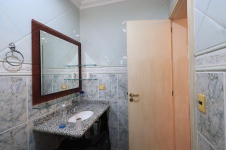 Casa de condomínio para alugar com 450m², 4 quartos e 6 vagasBanheiro da Suíte 3