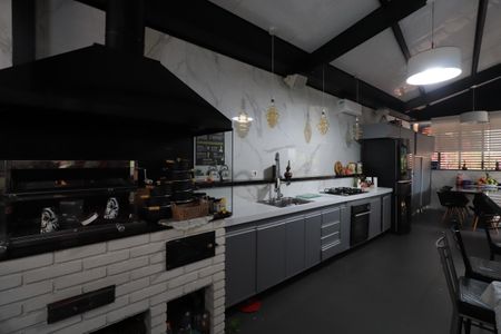 Casa de condomínio para alugar com 450m², 4 quartos e 6 vagasChurrasqueira