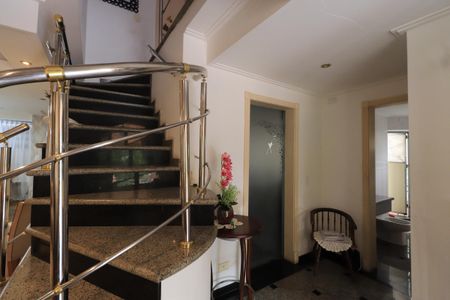 Casa de condomínio para alugar com 450m², 4 quartos e 6 vagasSala