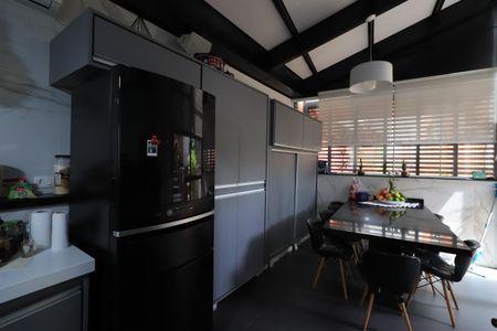 Casa de condomínio para alugar com 450m², 4 quartos e 6 vagasChurrasqueira