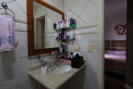 Casa de condomínio para alugar com 450m², 4 quartos e 6 vagasBanheiro da Suíte 1