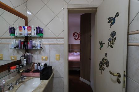 Casa de condomínio para alugar com 450m², 4 quartos e 6 vagasBanheiro da Suíte 1